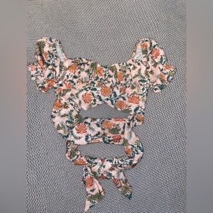 Old Navy Going Out Crop. Size: S